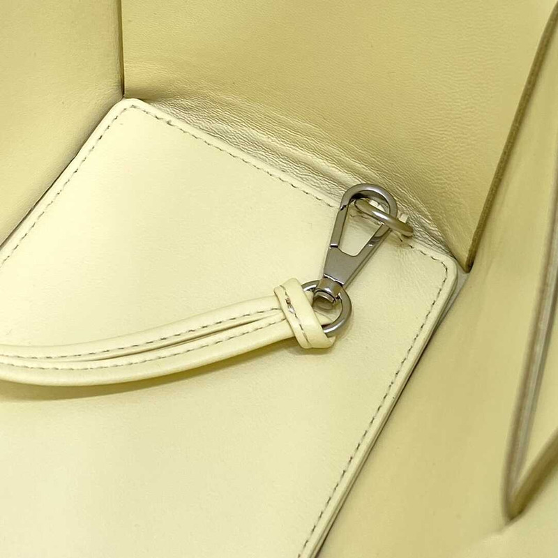 Bo*te*ga ve*ne*ta arco lambskin leather tote bag light yellow