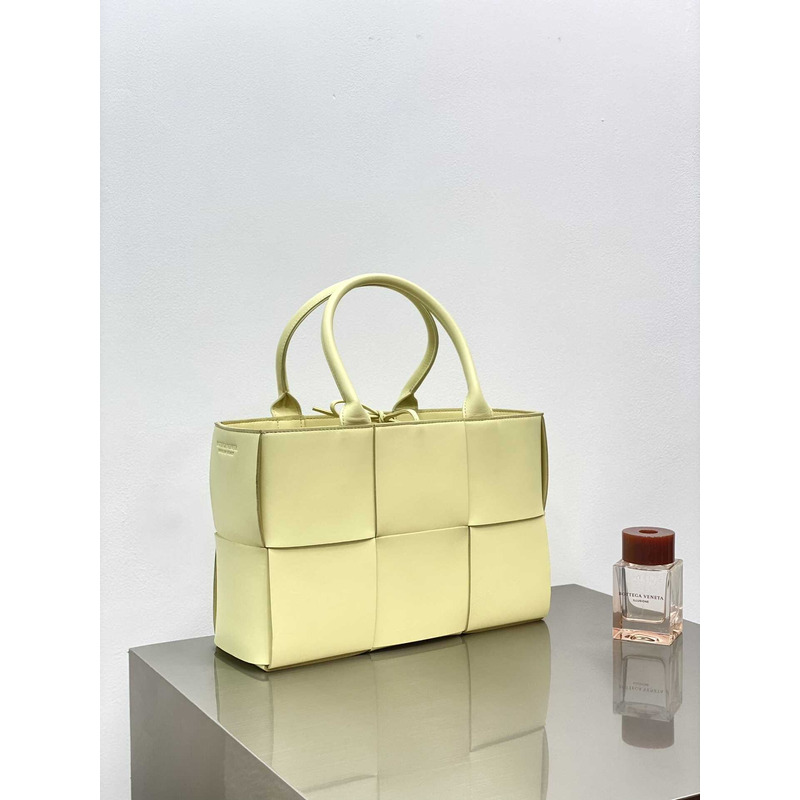 Bo*te*ga ve*ne*ta arco lambskin leather tote bag light yellow