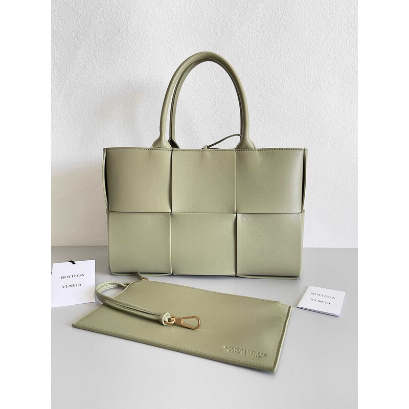 Bo*te*ga ve*ne*ta arco lambskin leather tote bag green brown