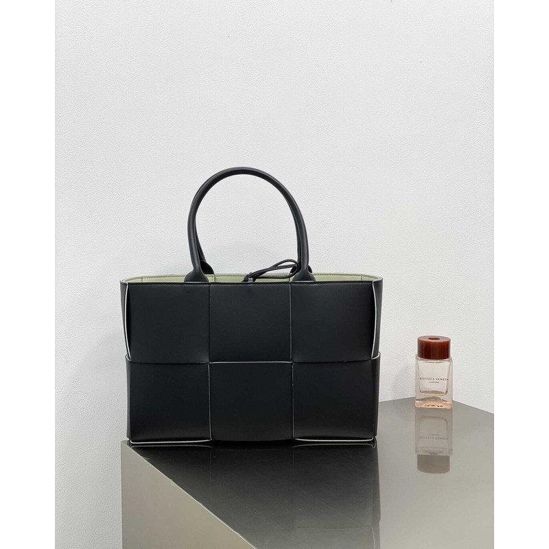 Bo*te*ga ve*ne*ta arco lambskin leather tote bag black