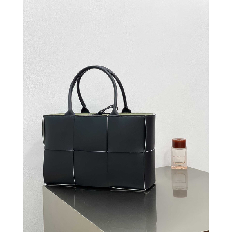 Bo*te*ga ve*ne*ta arco lambskin leather tote bag black