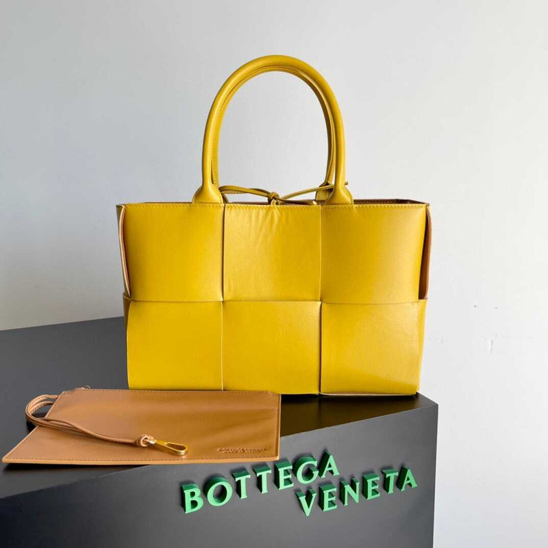 Bo*te*ga ve*ne*ta arco lambskin leather tote bag yellow