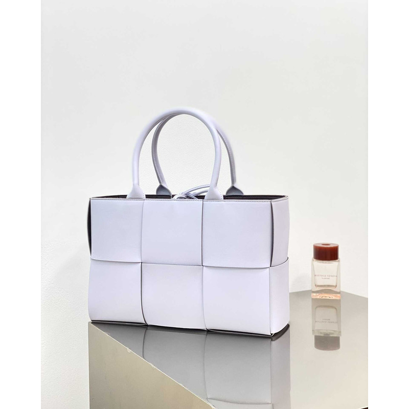 Bo*te*ga ve*ne*ta arco lambskin leather tote bag white