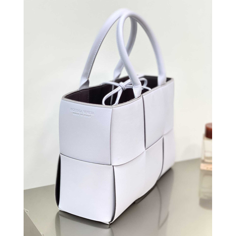 Bo*te*ga ve*ne*ta arco lambskin leather tote bag white