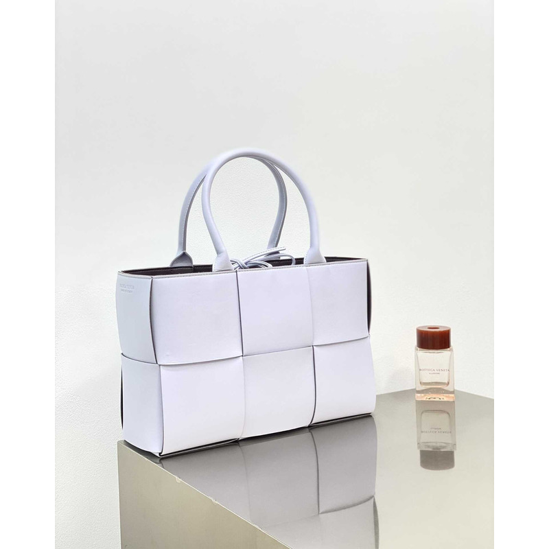 Bo*te*ga ve*ne*ta arco lambskin leather tote bag white