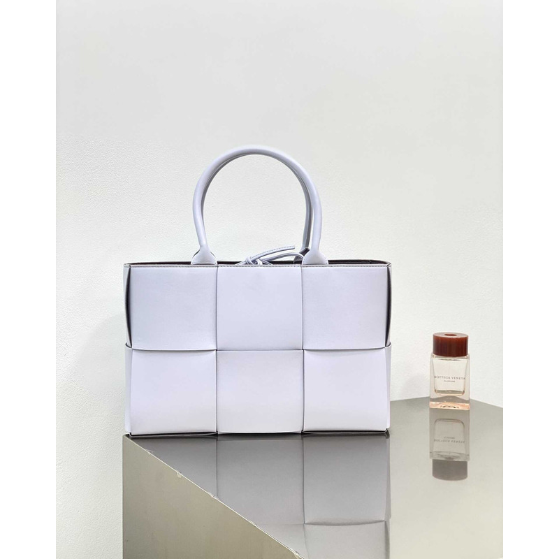 Bo*te*ga ve*ne*ta arco lambskin leather tote bag white