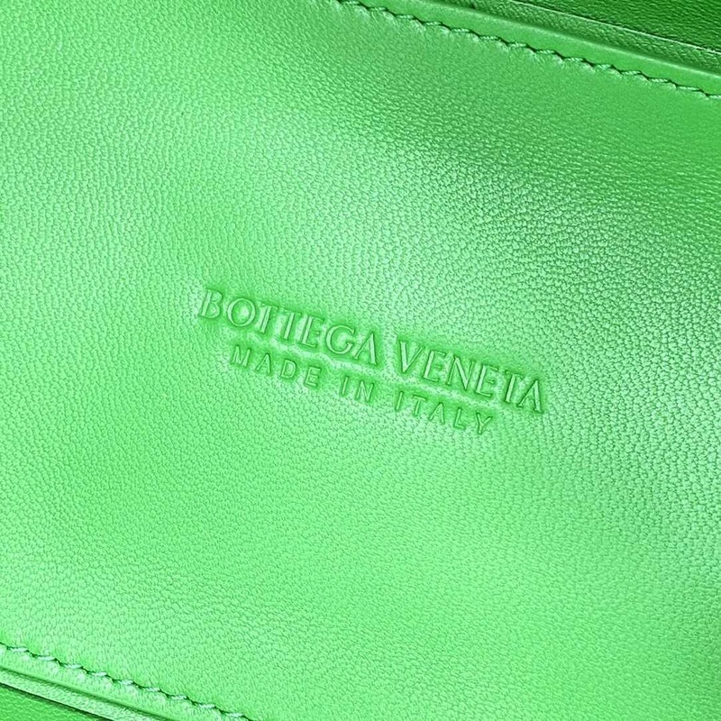 Bo*te*ga ve*ne*ta arco lambskin leather tote bag green