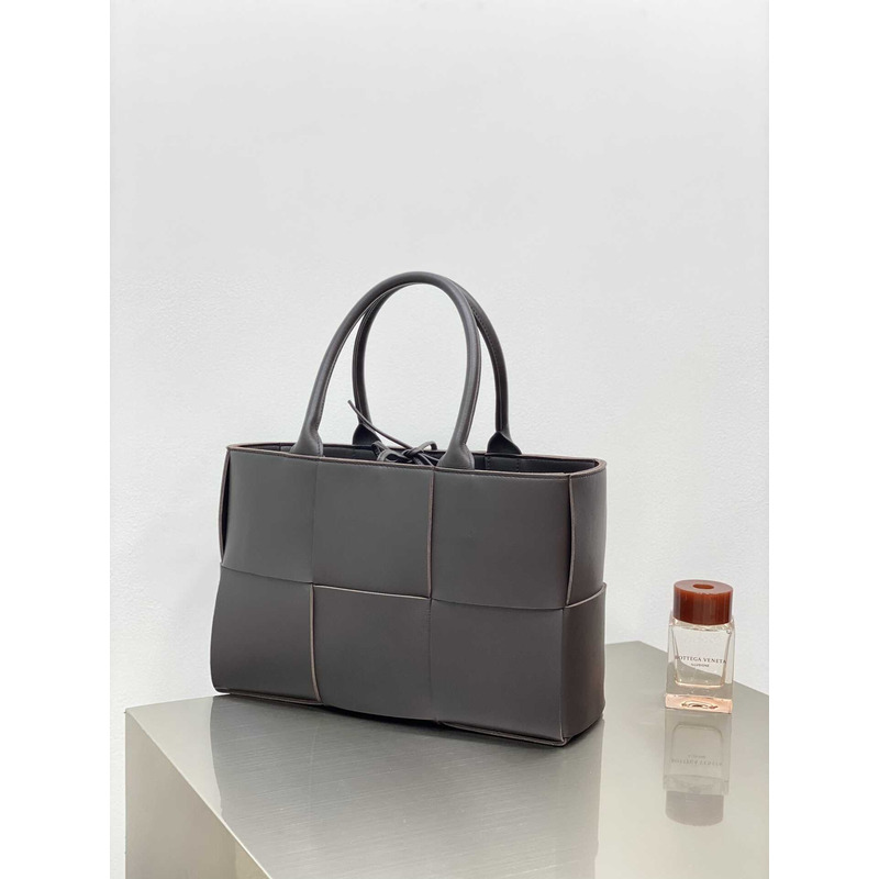 Bo*te*ga ve*ne*ta arco lambskin leather tote bag grey