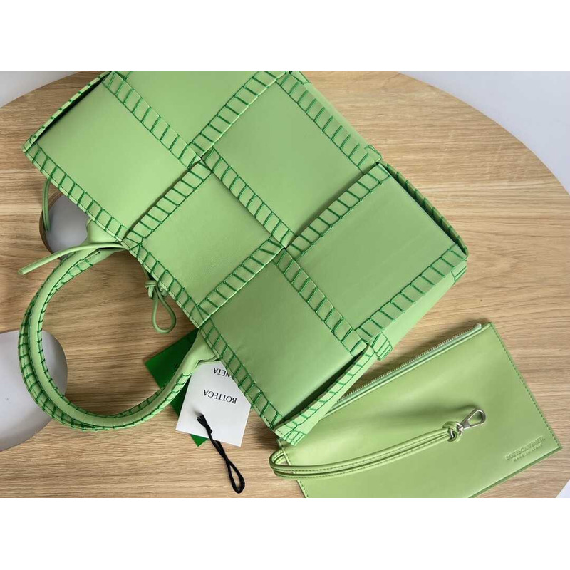 Bo*te*ga ve*ne*ta small intreccio leather arco tote bag wasabi