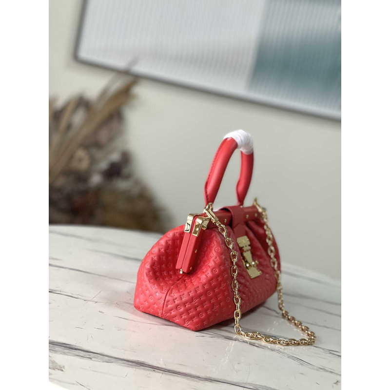 l**is V*t*n monogram clutch red