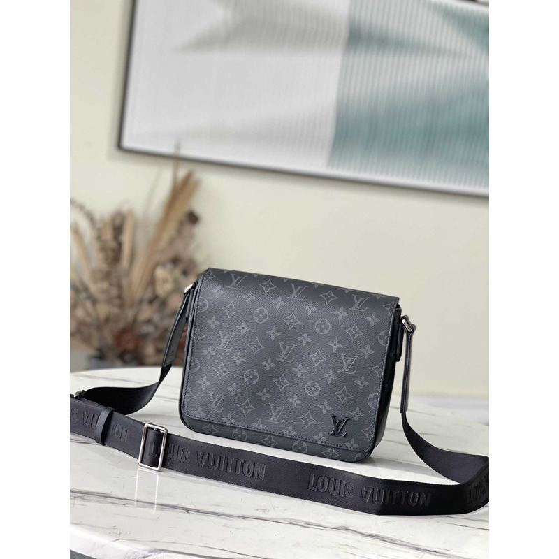 l**is V*t*n messenger district monogram eclipse pm black