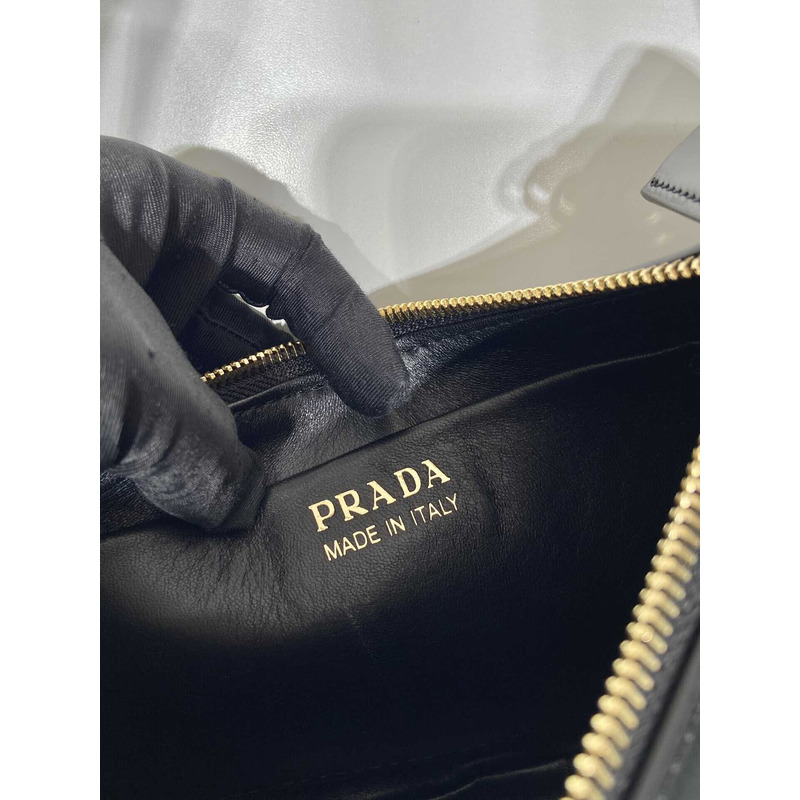 Pra*a leather shoulder bag black