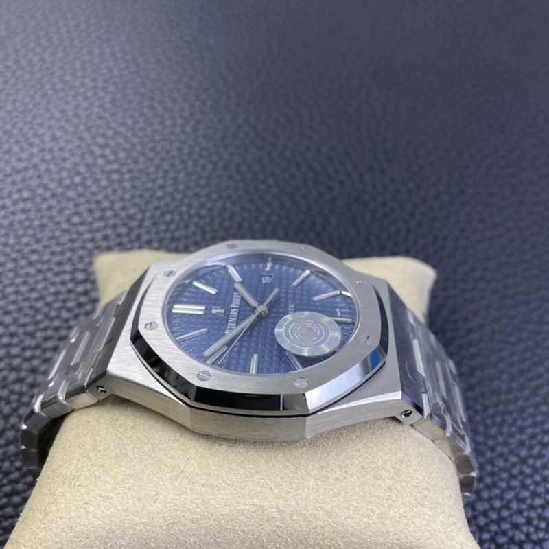 Audemars Piguet Royal Oak Ref 15400ST.OO Stainless Steel Wristwatch With Date