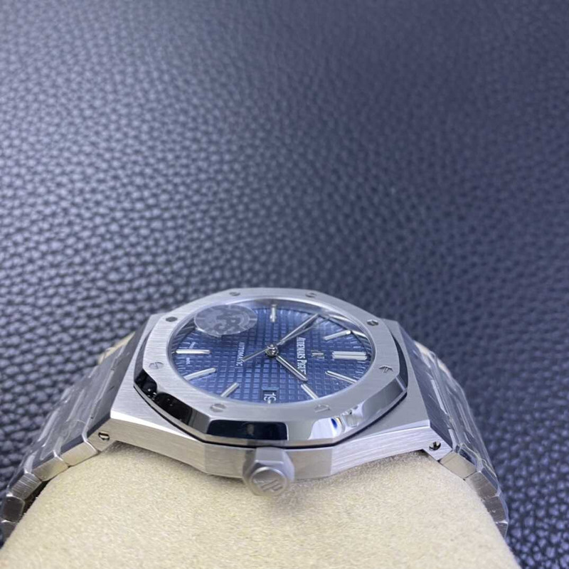 Audemars Piguet Royal Oak Ref 15400ST.OO Stainless Steel Wristwatch With Date