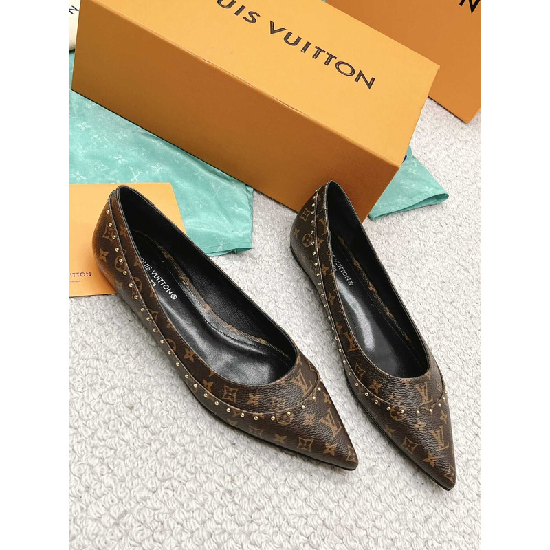 l**is V*t*n signature flat ballerina monogram