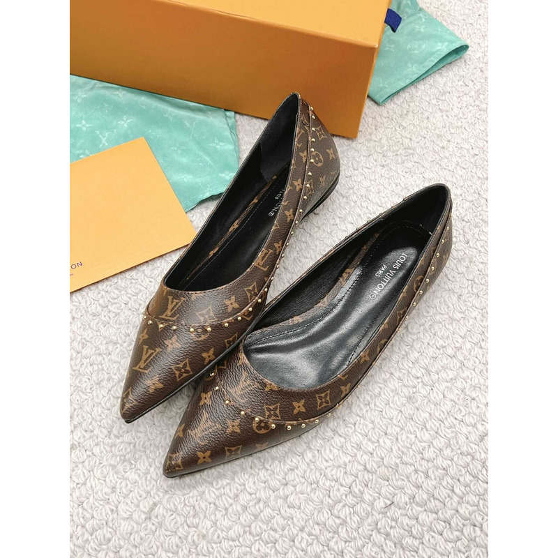 l**is V*t*n signature flat ballerina monogram