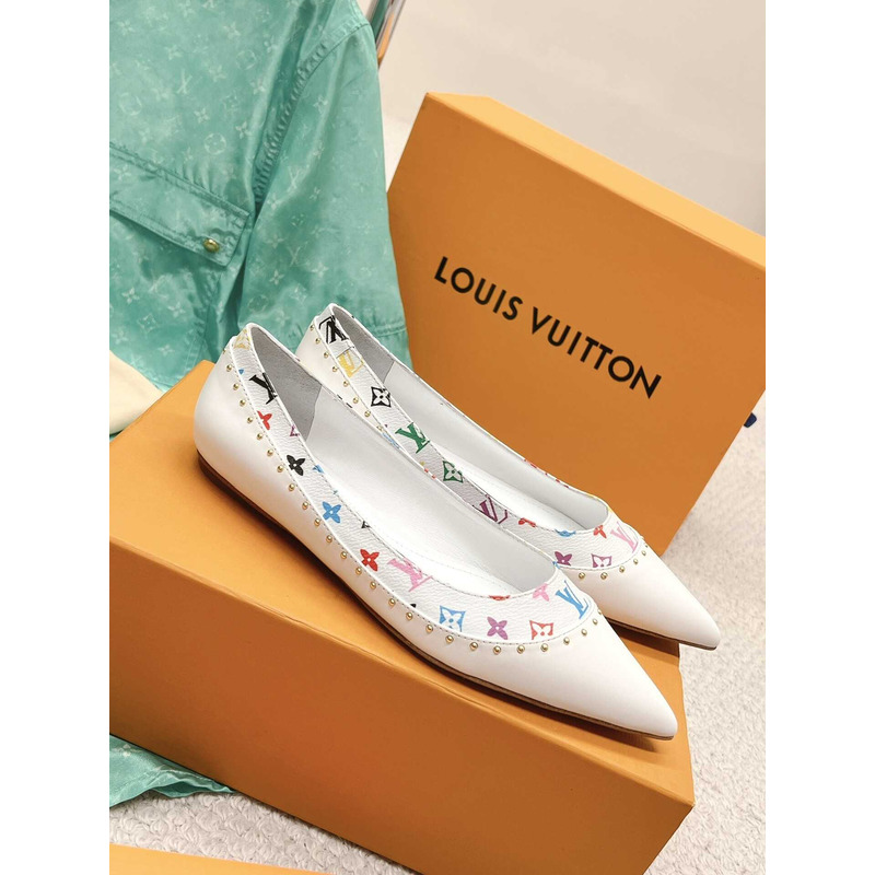 l**is V*t*n signature flat ballerina white