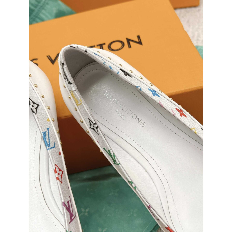 l**is V*t*n signature flat ballerina white