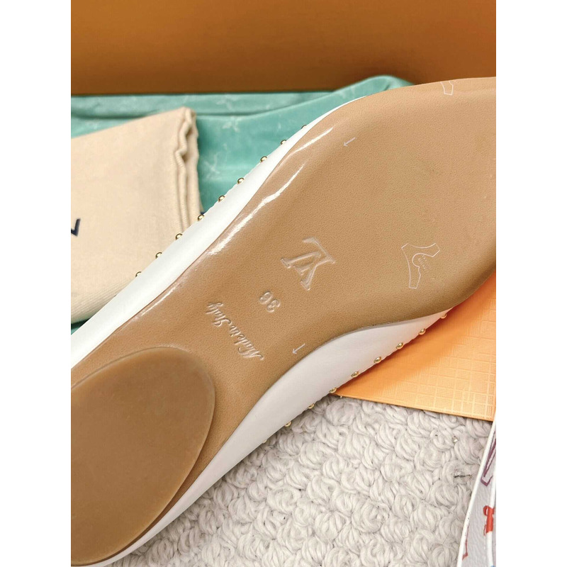 l**is V*t*n signature flat ballerina white