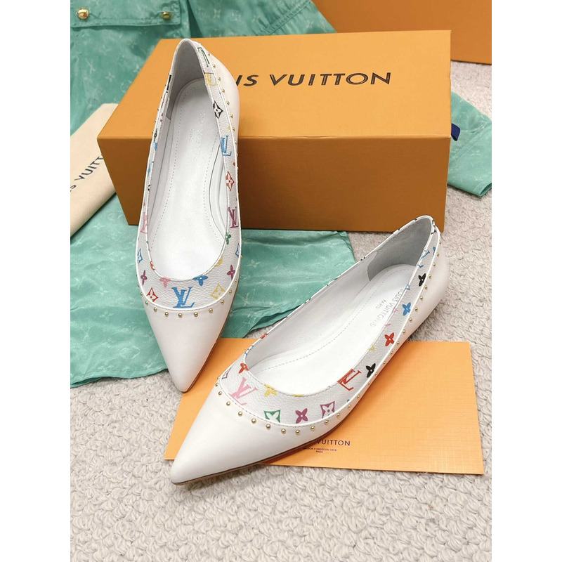 l**is V*t*n signature flat ballerina white