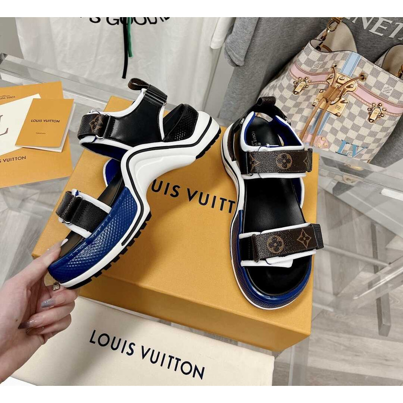 l**is V*t*n archlight sandal black and blue