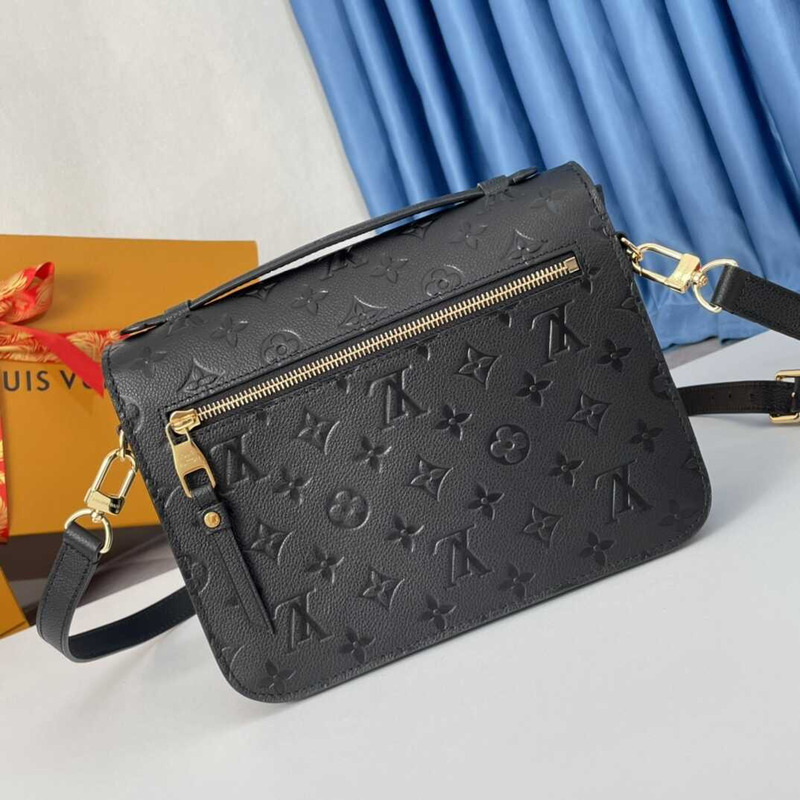 l**is V*t*n pochette metis black