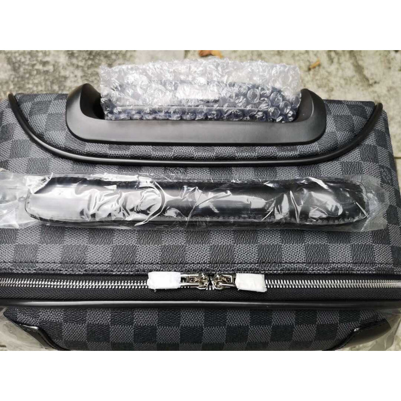 l**is V*t*n horizon 68 suitcase luggage