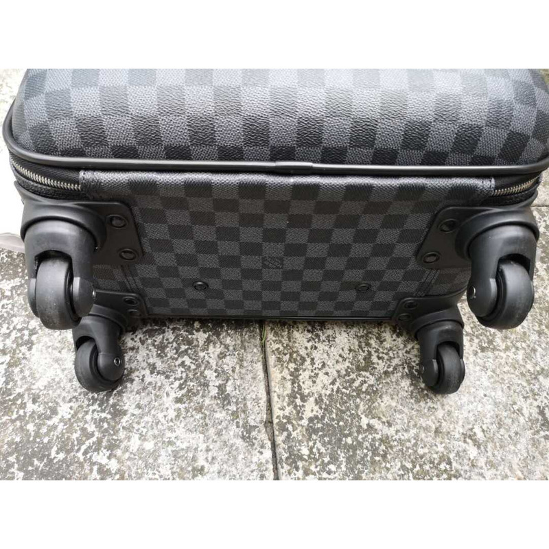 l**is V*t*n horizon 68 suitcase luggage