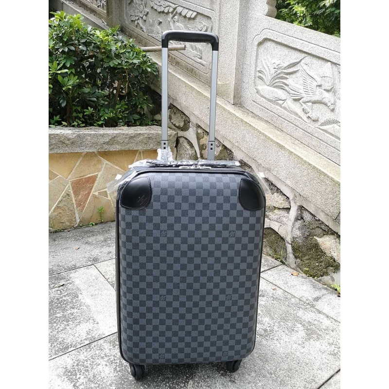 l**is V*t*n horizon 68 suitcase luggage