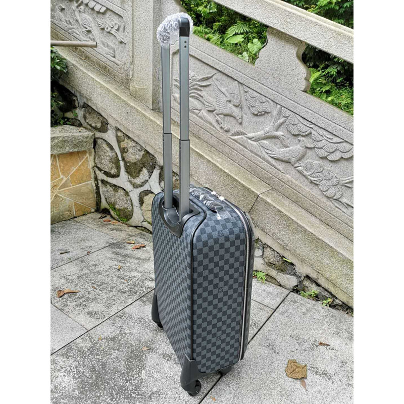 l**is V*t*n horizon 68 suitcase luggage