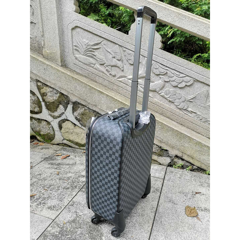 l**is V*t*n horizon 68 suitcase luggage