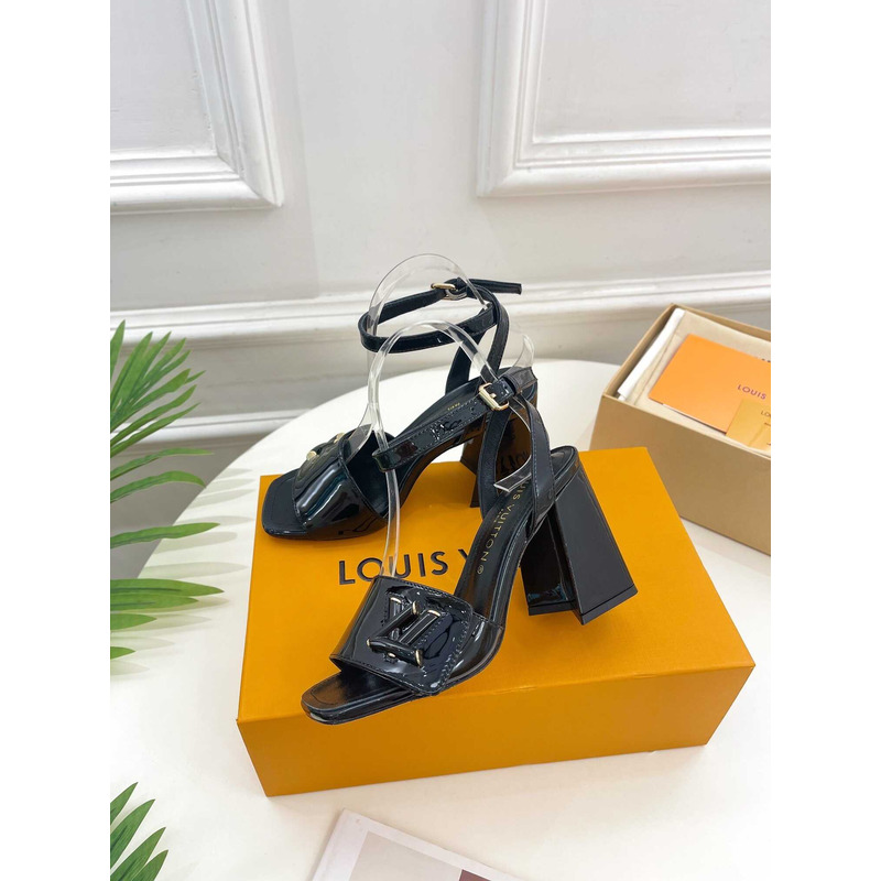 l**is V*t*n shake sandal black