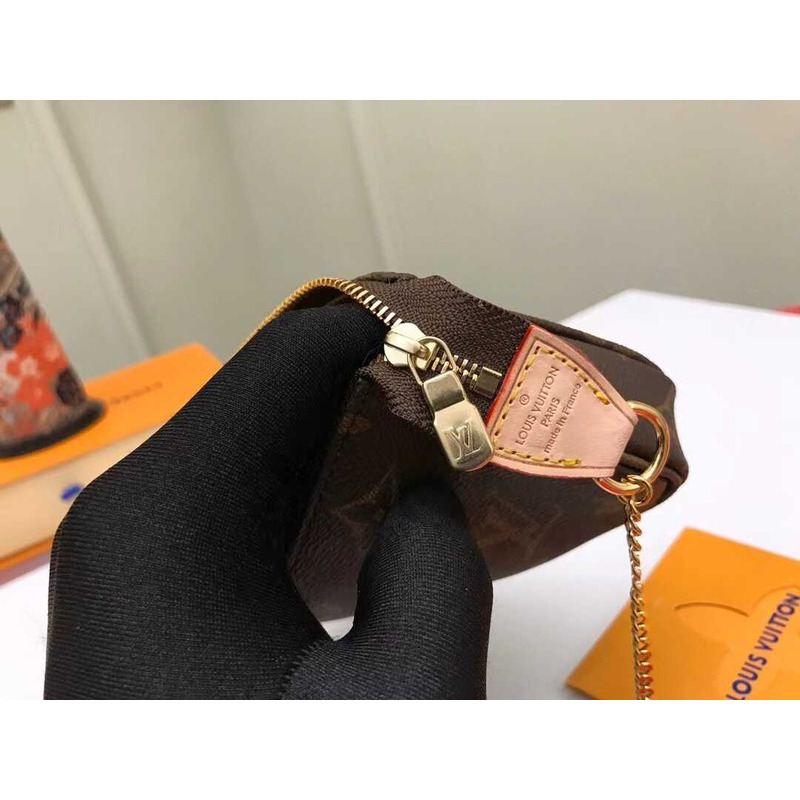 l**is V*t*n pochette accessories monogram mini