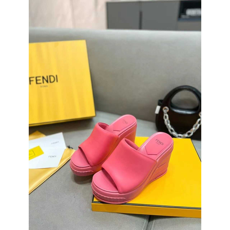 F**di fashion show nappa leather sandals pink