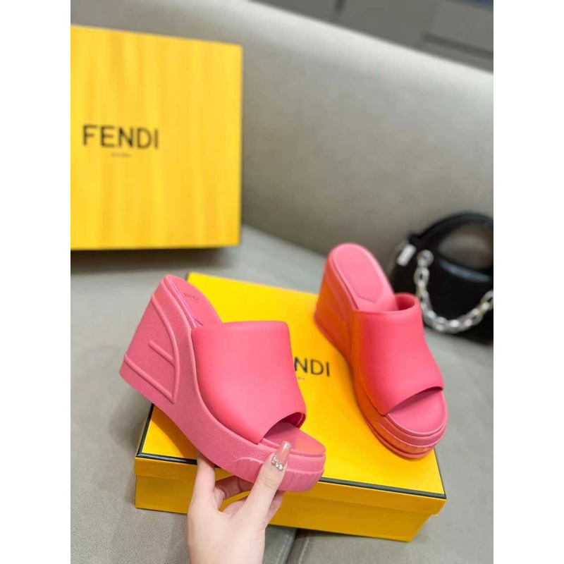 F**di fashion show nappa leather sandals pink