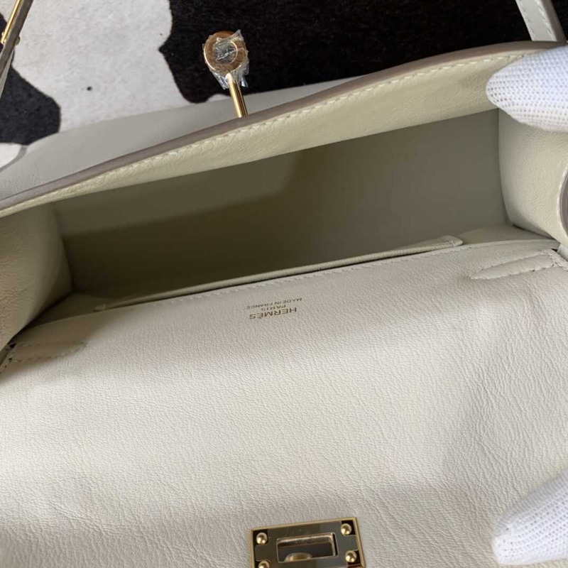 H**mes gold kelly pochette in white leather with gold hardware mini