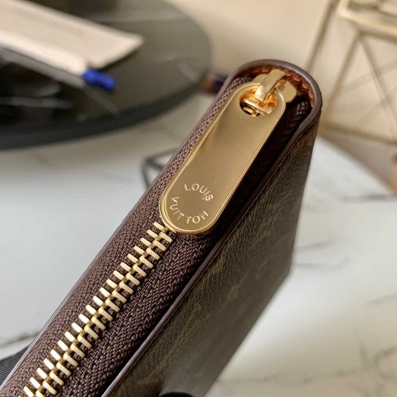 l**is V*t*n zipper wallet brown