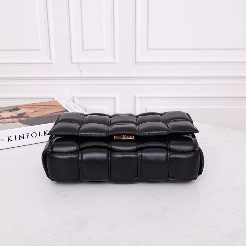 Bo*te*ga ve*ne*ta padded cassette bag black