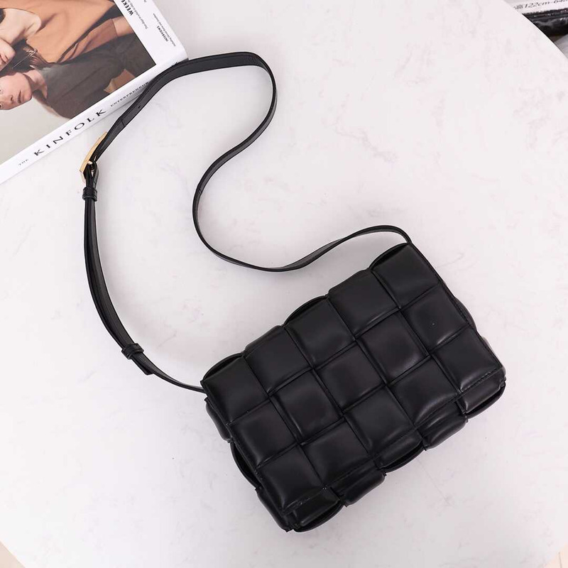 Bo*te*ga ve*ne*ta padded cassette bag black