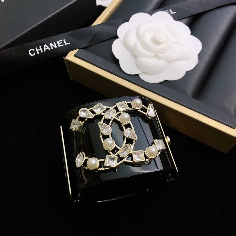 Ch*el iconic black & pearl cc logo cuff bracelet