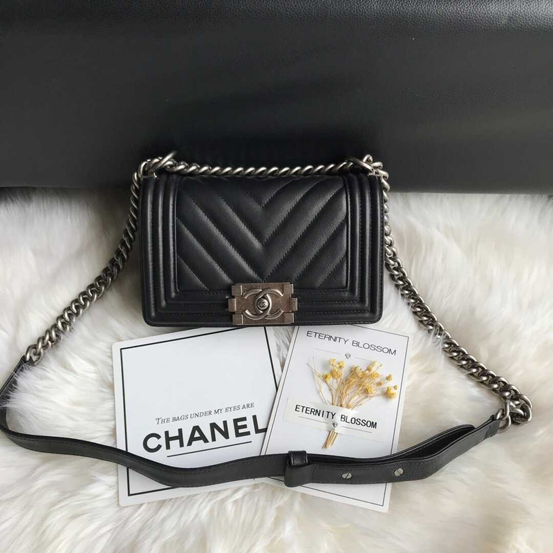 Ch*el boy flap bag chevron caviar bag