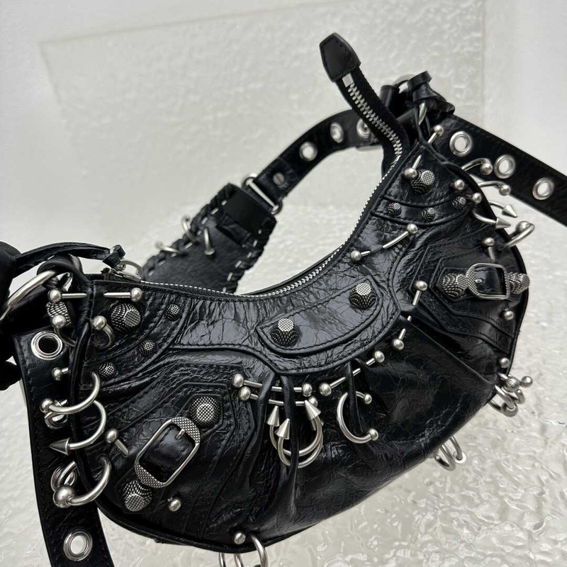 Ba*len*cia*ga le cagole xs shoulder bag with piercing black