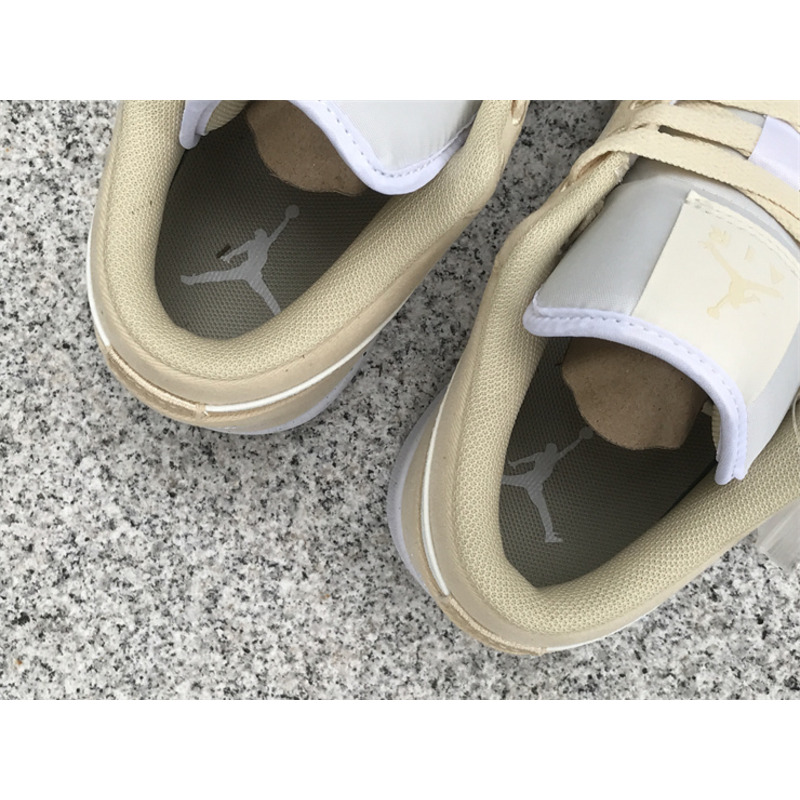 Jordan 1 Low SE In Canvas White And Beige