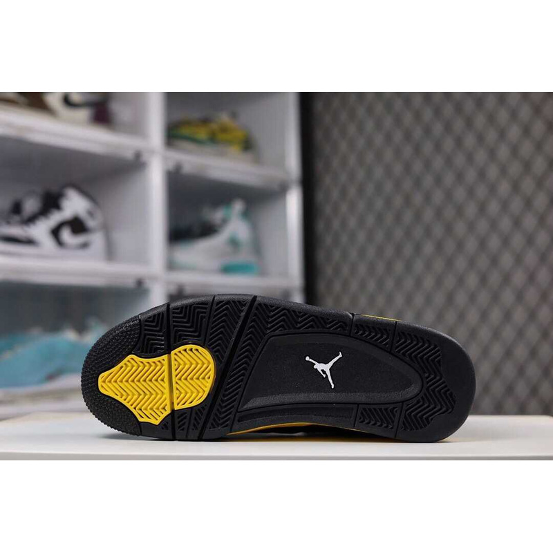 Jordan Air Jordan 4 Thunder Sneakers Yellow And Black