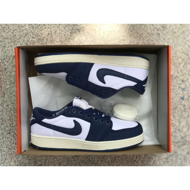 Nike WMNS Dunk Low “Vintage Navy\