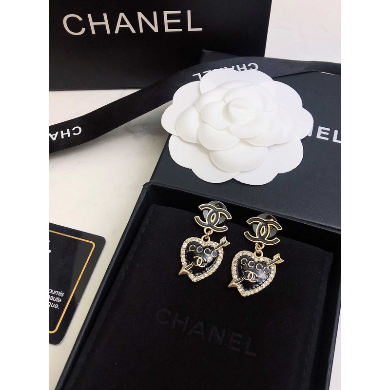 Ch*el classic double c logo heart-shaped gold and black