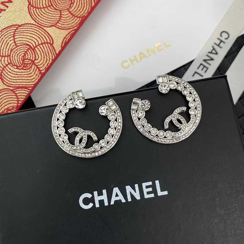 Ch*el circle logo eearring