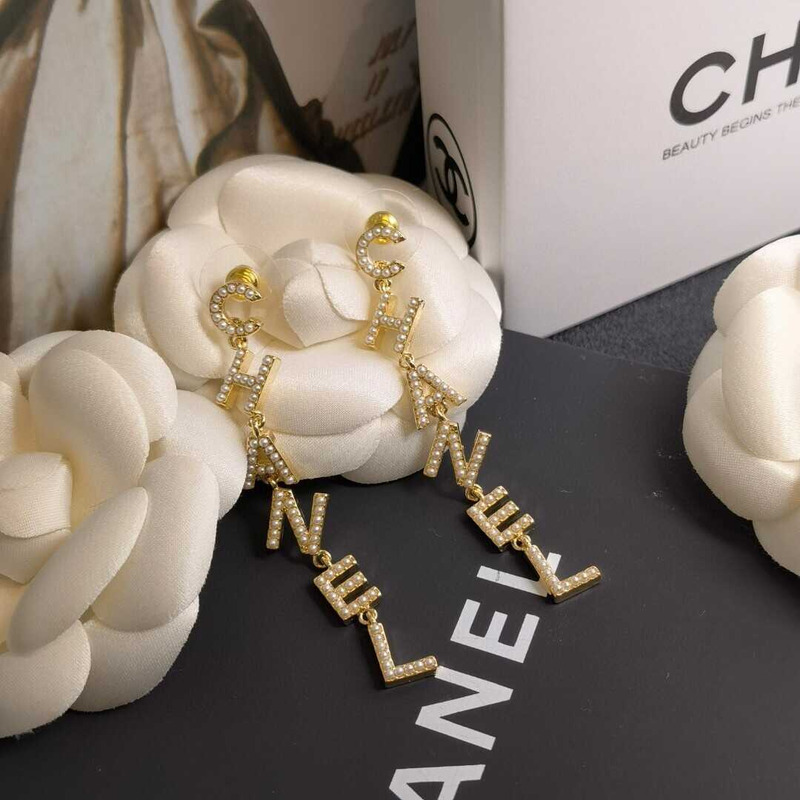 Ch*el logo drop earring