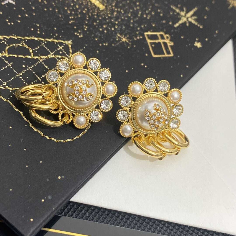 Ch*el pearl earrings gold