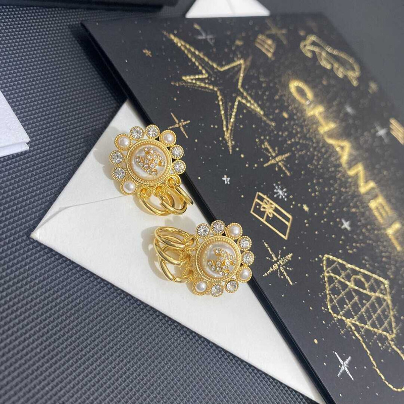 Ch*el pearl earrings gold